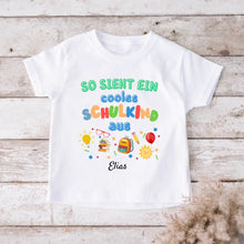 Afbeelding in Gallery-weergave laden, Zo ziet een cool schoolkind eruit - Gepersonaliseerd T-shirt voor kinderen die naar school gaan (100% katoen)
