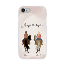 Afbeelding in Gallery-weergave laden, Paardenvrienden - Gepersonaliseerd hoesje voor mobiele telefoon (1-3 ruiters)
