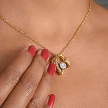 Charger l&#39;image dans la galerie, Last Love - Collier avec pendentif coeur doré et carte cadeau personnalisée (cadeau Saint Valentin)
