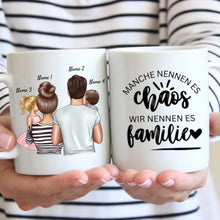 Charger l&#39;image dans la galerie, Manche nennen es Chaos, wir nennen es Familie - Personalisierte Familien Tasse (Muttertag, Vatertag mit 1-4 Kinder)
