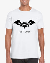 Afbeelding in Gallery-weergave laden, Badmom (Dadman) sinds 2024 - Gepersonaliseerd T-shirt voor aanstaande moeders, geboorte-/zwangerschapsaankondiging 100% katoen
