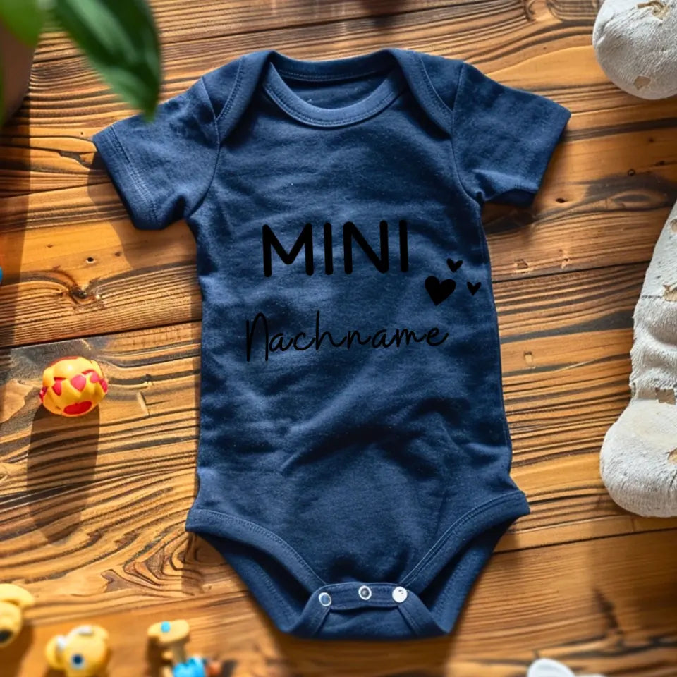 Mini Nom de famille - Onesie/Romper personnalisé pour bébé, body en coton 100 % biologique