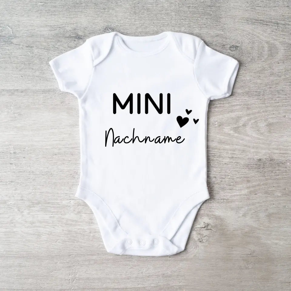 Mini Nom de famille - Onesie/Romper personnalisé pour bébé, body en coton 100 % biologique