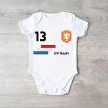 Charger l&#39;image dans la galerie, 2024 Voetbal EM Nederland - Romper pour bébé personnalisé, chemise avec nom personnalisable et numéro de tapis, romper pour bébé en coton 100% biologique
