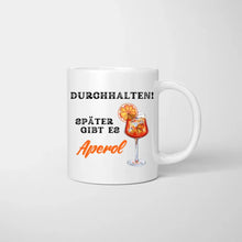 Charger l&#39;image dans la galerie, Accrochez-vous, il y aura Aperol plus tard - Tasse personnalisée des amis/collègues (Aperol, Lillet, jusqu&#39;à 4 personnes) 
