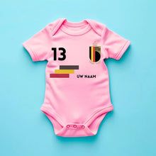 Afbeelding in Gallery-weergave laden, 2024 Euro België voetbalshirt - Gepersonaliseerde babyromper met naam en rugnummer, 100% biologisch katoen
