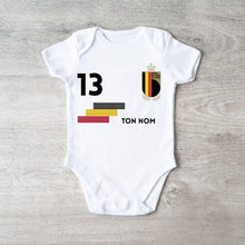 Charger l&#39;image dans la galerie, 2024 Maillot de foot Euro Belgique - Body bébé personnalisé avec nom et numéro de maillot personnalisé, 100% coton biologique
