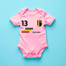 Charger l&#39;image dans la galerie, 2024 Maillot de foot Euro Belgique - Body bébé personnalisé avec nom et numéro de maillot personnalisé, 100% coton biologique
