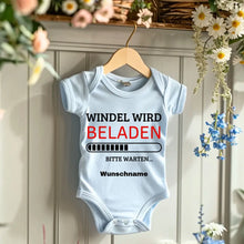 Afbeelding in Gallery-weergave laden, Luier laden - Gepersonaliseerde baby onesie/romper, 100% biologisch katoen
