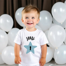 Charger l&#39;image dans la galerie, Anniversaire de t-shirt pour bébé - Chemise personnalisée pour tout-petits, coton 100% biologique, année et nom
