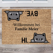 Afbeelding in Gallery-weergave laden, Gepersonaliseerde deurmat, welkom bij onze familie, schattige katten zeggen hallo en tot ziens
