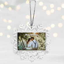 Charger l&#39;image dans la galerie, Couples personnalisés Flocon de neige pour arbre de Noël - Photo personnelle, Cadeau partenaire Noël
