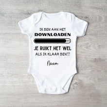 Afbeelding in Gallery-weergave laden, IK BEN AAN HET Downloaden - Gepersonaliseerde baby onesie/ romper voor Kerstmis, 100% biologisch katoen copy
