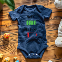 Charger l&#39;image dans la galerie, Ich: Viel Energie, Eltern: Wenig Energie - Personalisierter Baby-Onesie/ Strampler, 100% Bio-Baumwolle
