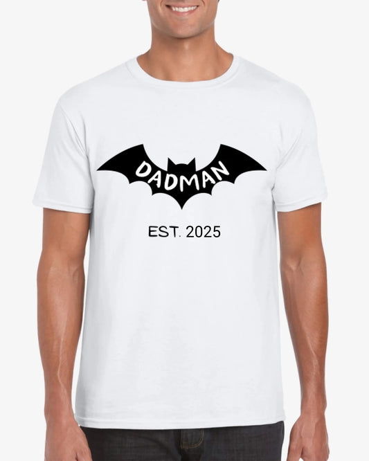 Dadman/Badmom sinds 2025 - Gepersonaliseerd T-shirt voor aanstaande vaders, geboorte-/zwangerschapsaankondiging 100% katoen