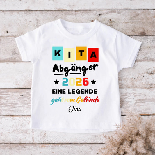 Maternelle sortants 2026, Une légende quitte les lieux - T-shirt personnalisé enfants, élèves, rentrée scolaire (100% coton)