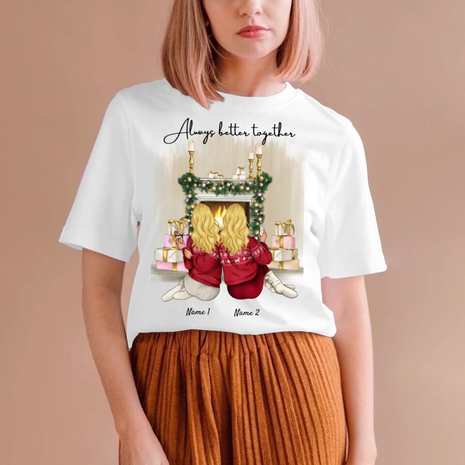 Noël amies au coin du feu avec une boisson - T-shirt personnalisé (2-3 femmes)