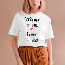 Afbeelding in Gallery-weergave laden, Mama sinds en oma sinds - Gepersonaliseerd T-shirt voor moeder, oma, voor de aankondiging (100% katoen)
