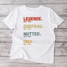 Afbeelding in Gallery-weergave laden, Voor oma - Legend since - Gepersonaliseerd T-shirt voor moeders &amp; grootmoeders (100% katoen, unisex)
